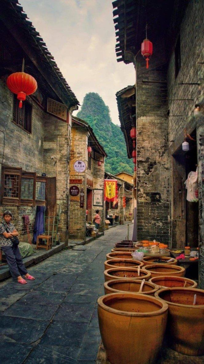年味渐浓 观山湖区万余盏灯笼迎新春